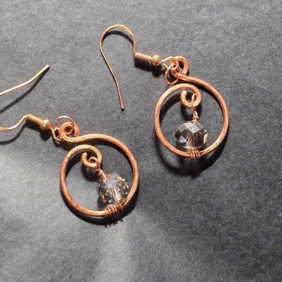 Elegant Gold Circle Earrings with Crystal Accents - Picture 1 of 1